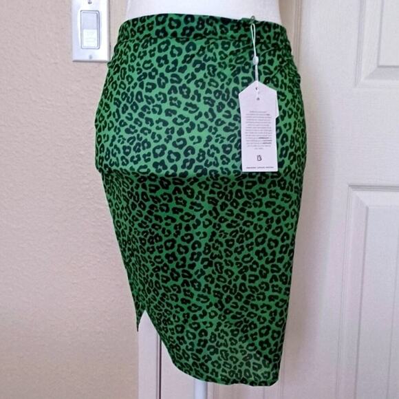 Buffbunny Sail Away Sarong Green Leopard Green Black M/L NWT - Picture 9 of 14